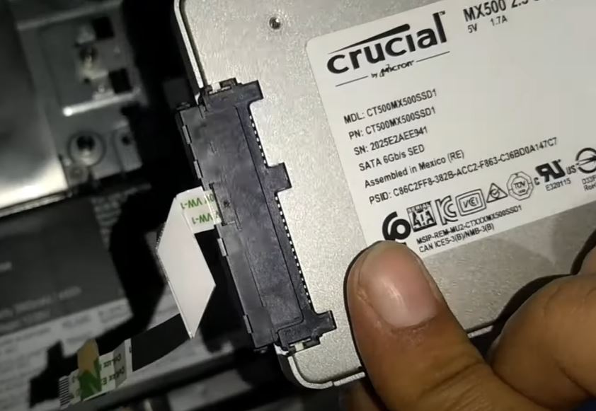 connect the SATA connector to the SATA 2.5 SSD